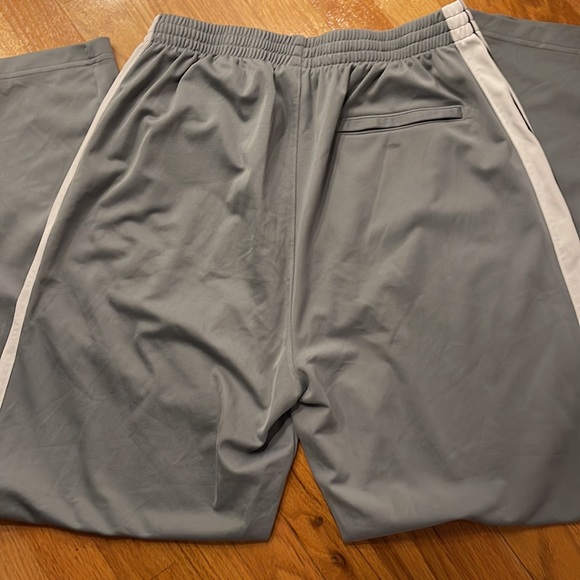 Under ArmourSweats - Picture 4 of 4